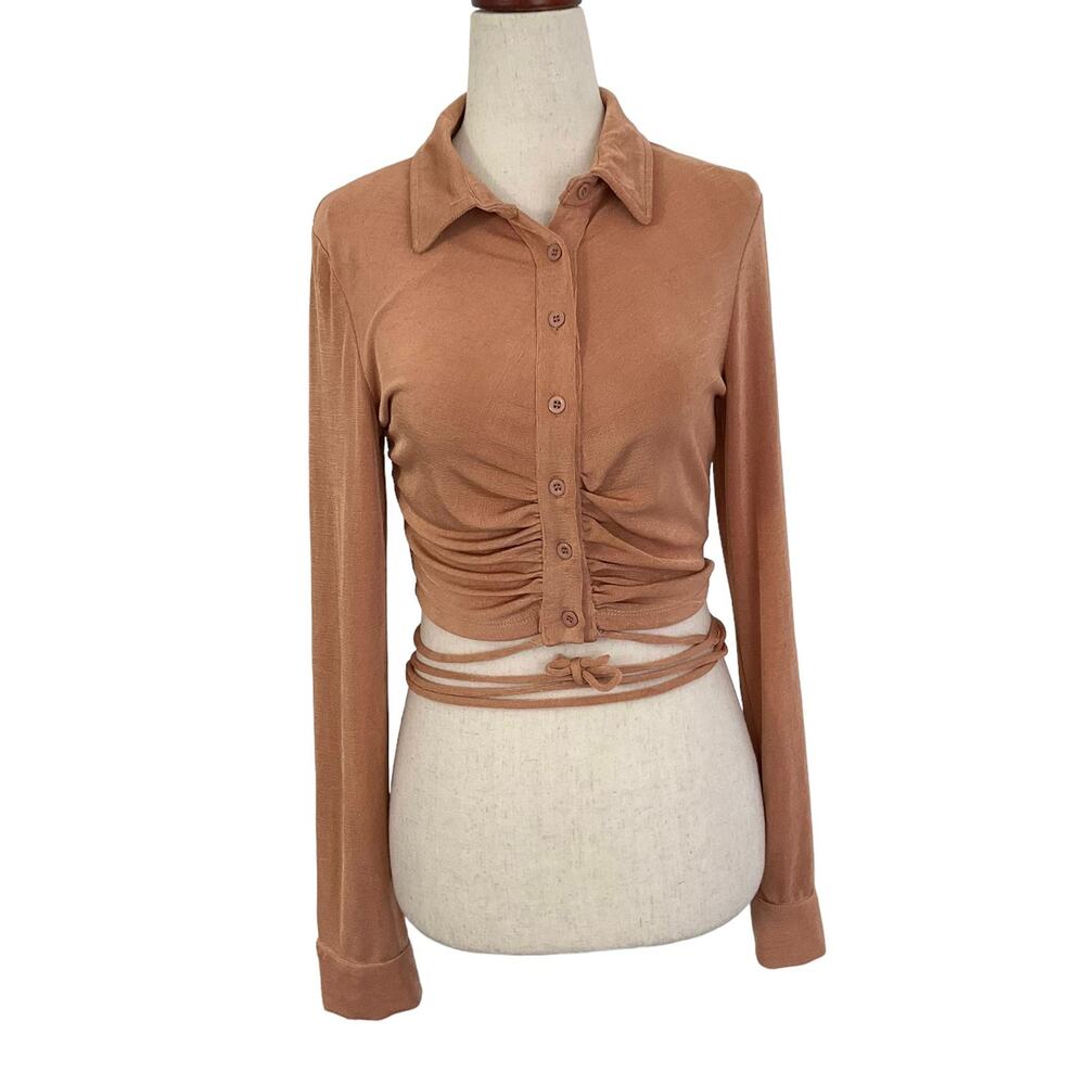 Pepper Mayo Color: Champagne Long Sleeve Crop Top Women's Size 4 | 37-39